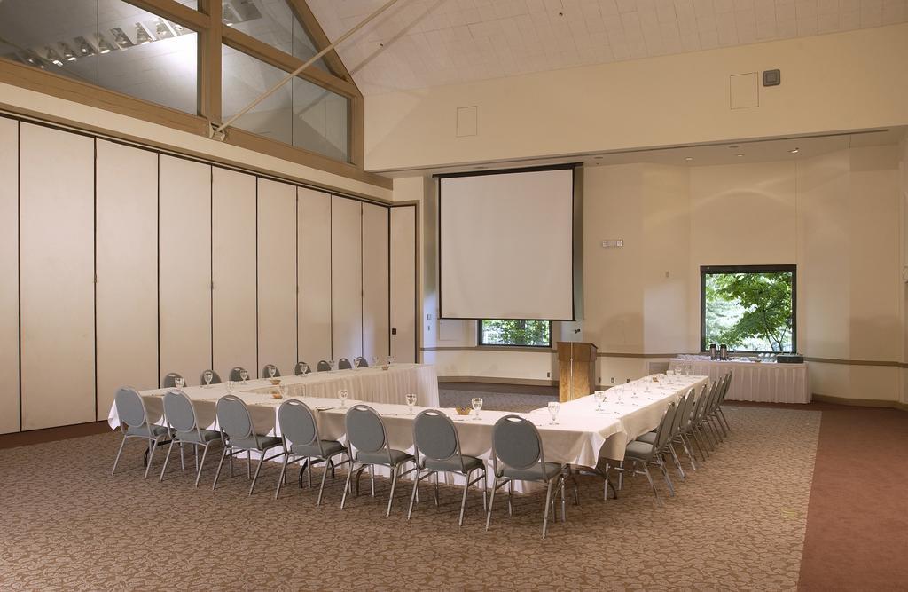 New Harmony Inn Resort And Conference Center Exterior photo