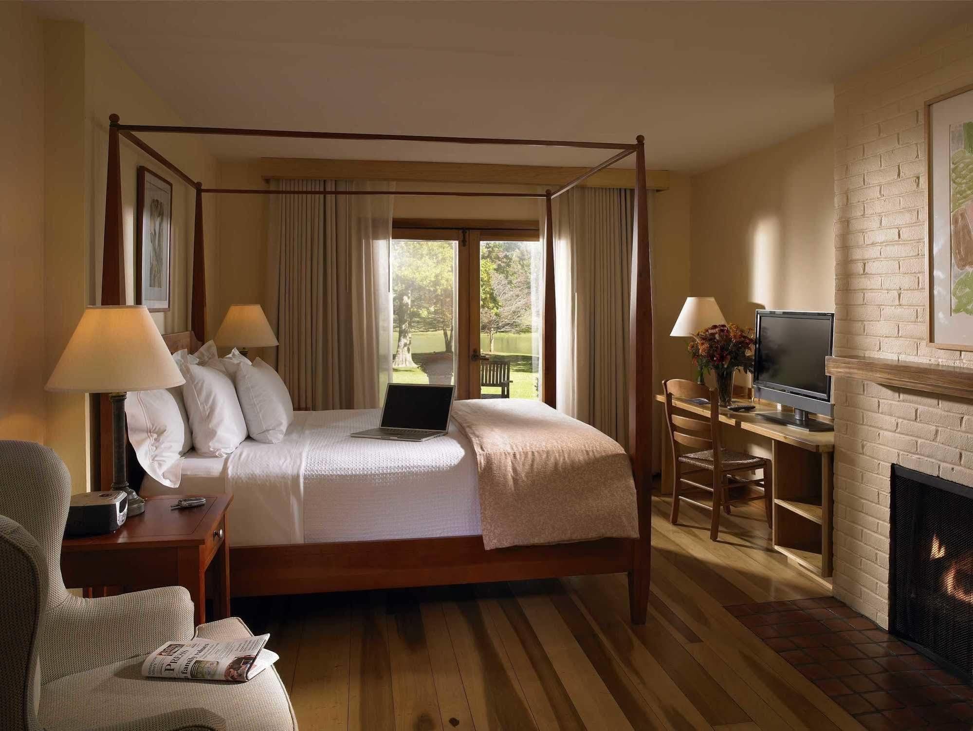 New Harmony Inn Resort And Conference Center Exterior photo