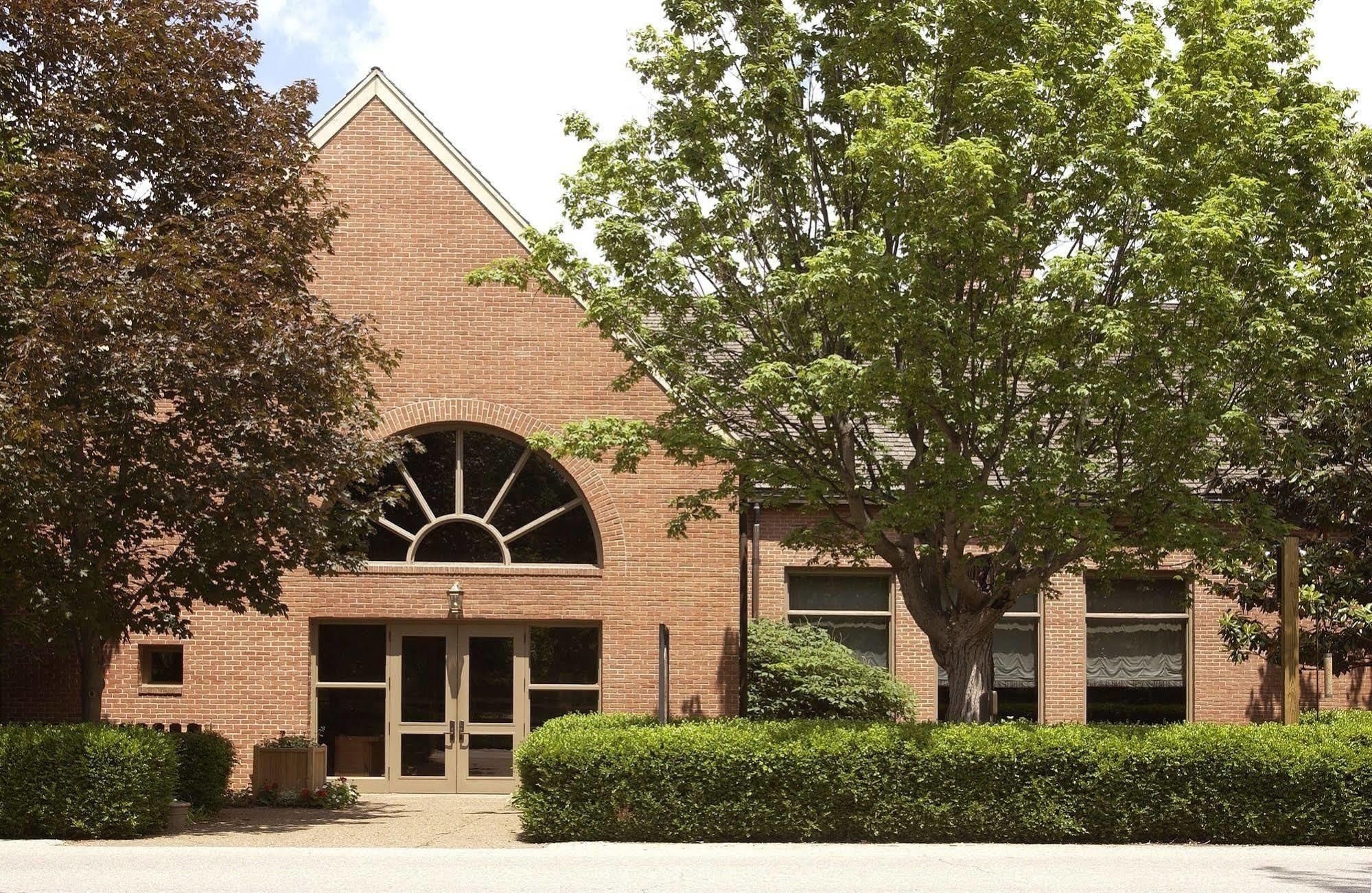 New Harmony Inn Resort And Conference Center Exterior photo